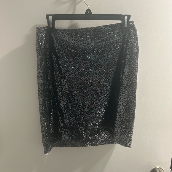 Tahari Black and Silver Sequin Mini Skirt - Picture 1 of 3